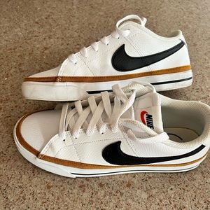 Nike legacy court nature sneaker size 8